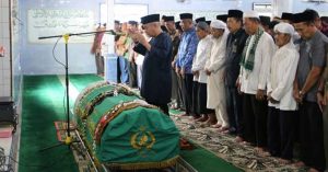 Jenazah sholat benar tata islam menurut salat muzadi hasyim timur pesantren kh pondok ilustrasi pelayat malang santri jawa sejumlah hikam